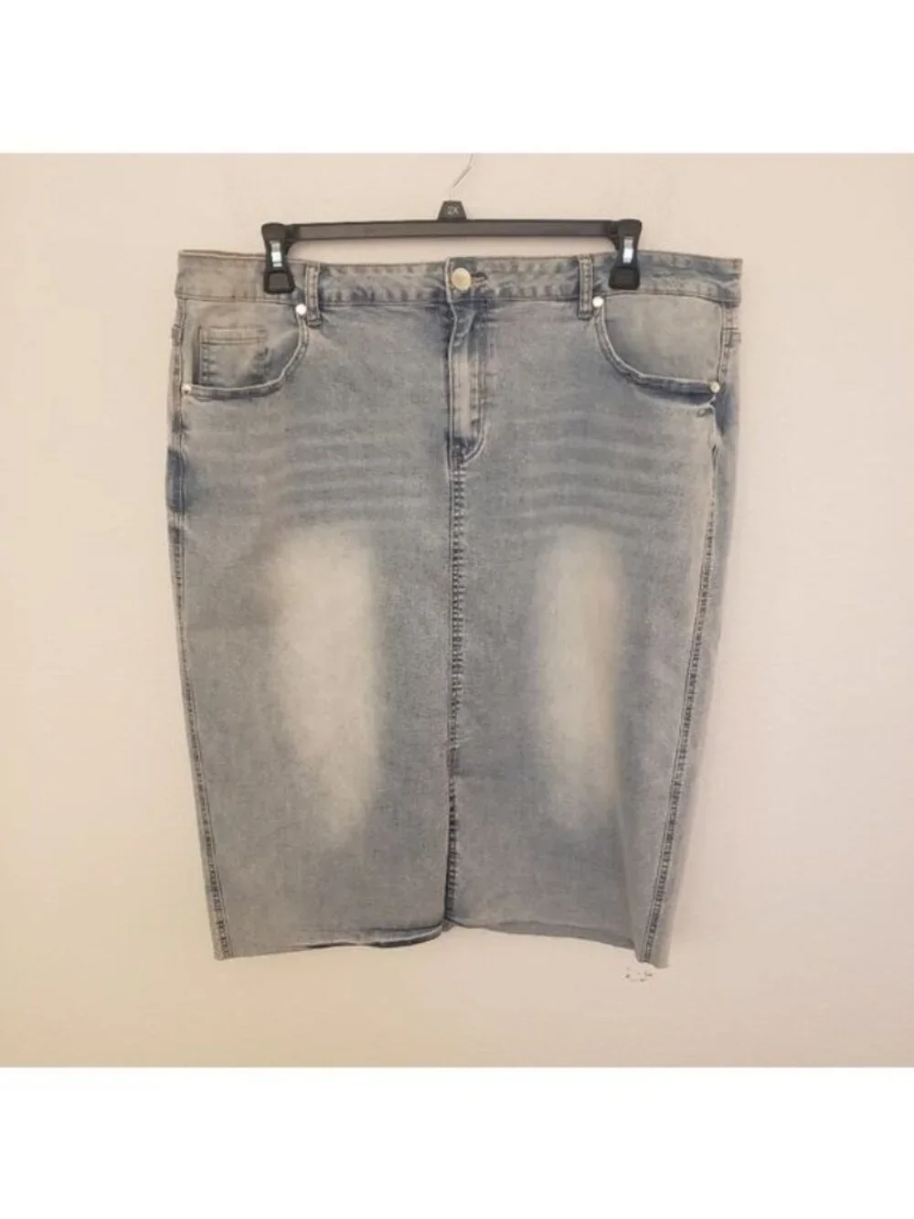 City Chic Denim Pencil Knee Length Skirt Light Wash Fading Pockets Size 22W NWT